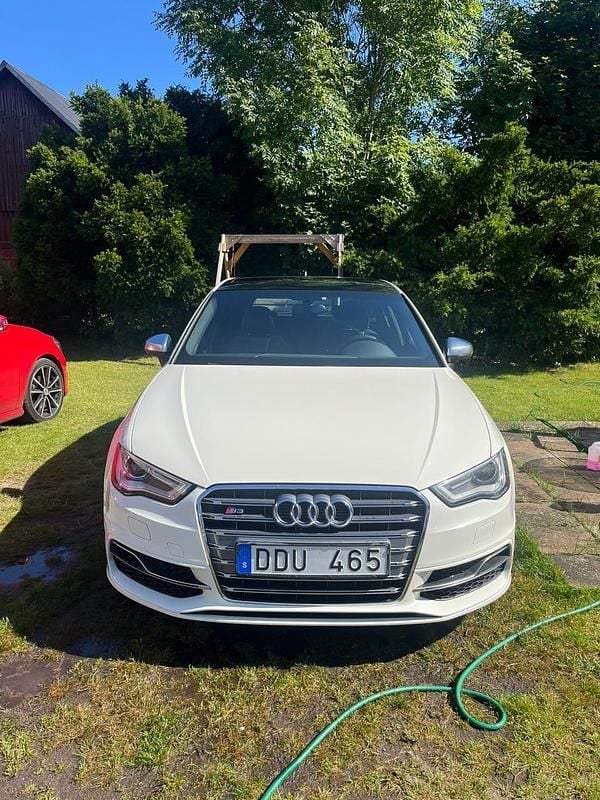 Krämvit Begagnad 2014 Audi S3 Sportback Halvkombi | 189 900 kr (Marknadspris) - Bild 1/4