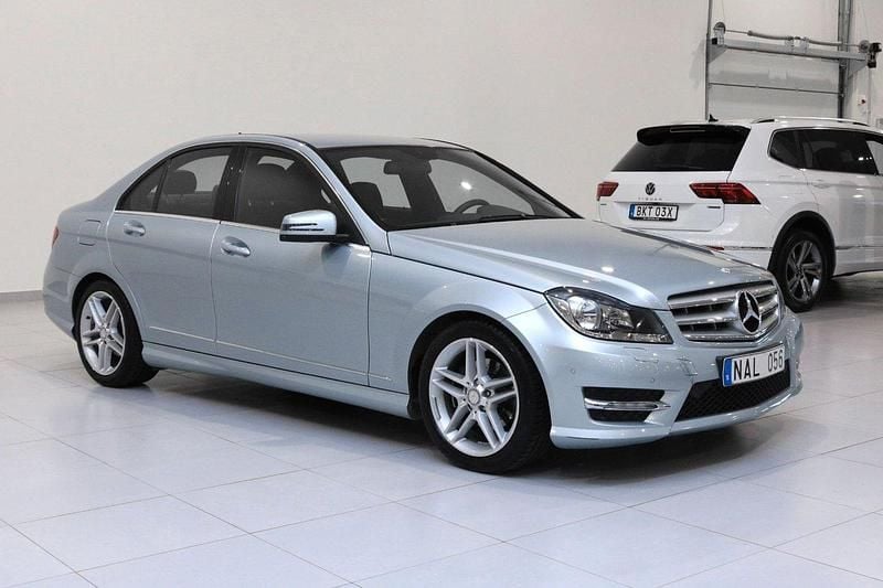 Silver Begagnad 2012 Mercedes C180 Avantgarde Sedan | 159 900 kr (Marknadspris) - Bild 1/4