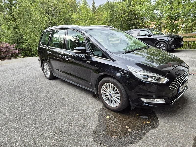 Svart Begagnad 2016 Ford Galaxy Business Edition Minibuss | 183 000 kr (Superpris) - Bild 1/4
