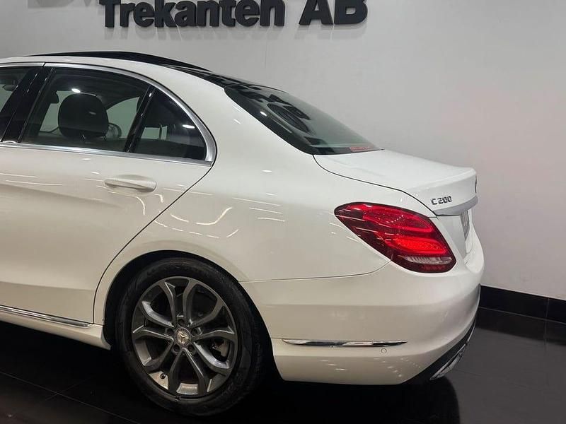 Begagnad Mercedes C200 Avantgarde 184 HK (135 kW) 2014 Vit Sedan