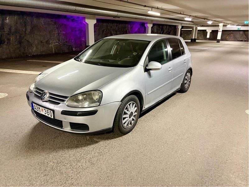 Silver Begagnad 2007 VW Golf V Sportline Halvkombi | 13 000 kr (Superpris) - Bild 1/4