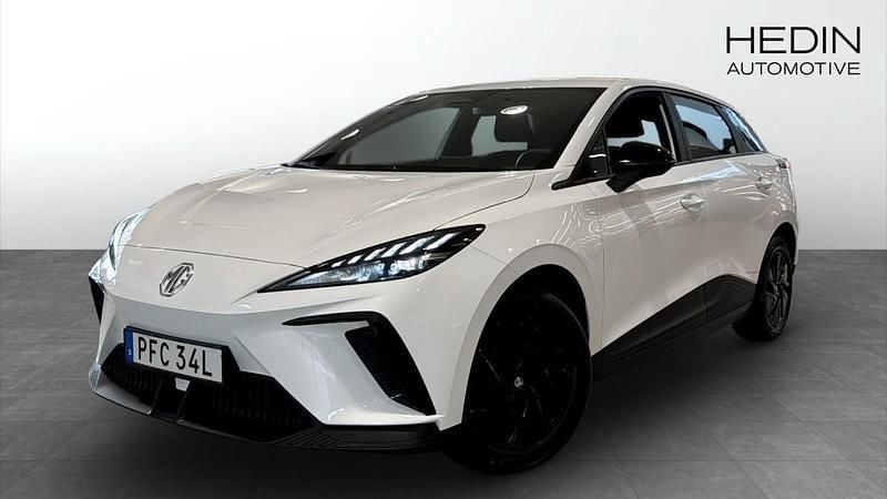 Vit (white) Begagnad 2023 MG MG4 EV Halvkombi | 259 900 kr - Bild 1/4