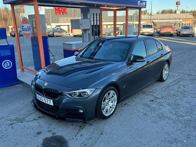 Begagnad 2017 BMW 330 M Sport Sedan | 214 000 kr (Marknadspris) - Bild 1/4