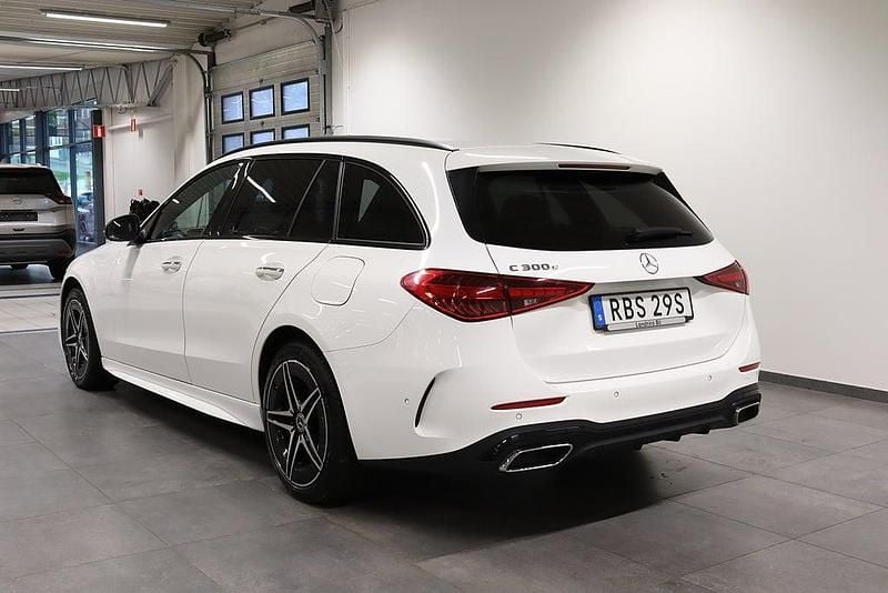 Begagnad Mercedes C300e AMG line 313 HK (230 kW) 2022 Vit Kombi