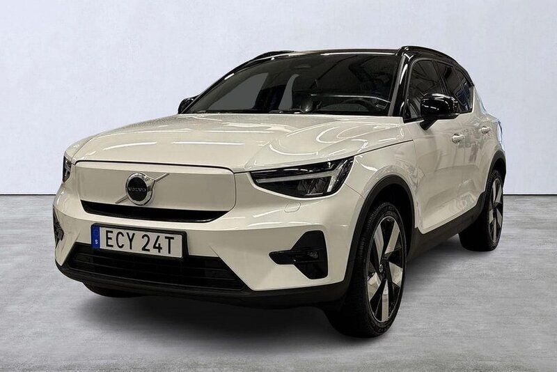 Vit Begagnad 2023 Volvo XC40 Plus SUV | 459 900 kr - Bild 1/4
