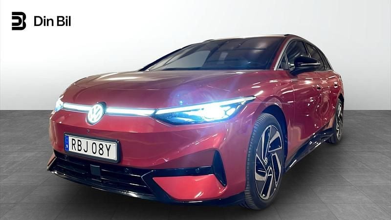 Röd Begagnad 2024 VW ID.7 Pro Kombi | 509 900 kr (Marknadspris) - Bild 1/4
