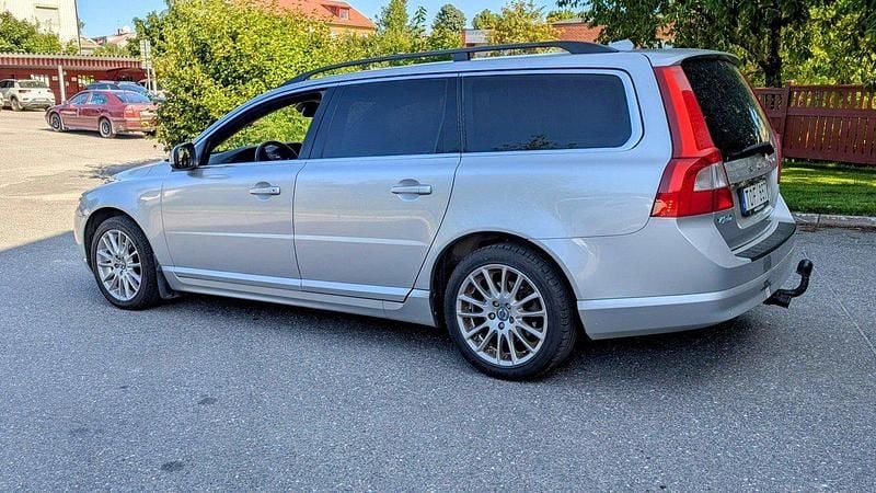 Grå Begagnad 2012 Volvo V70 Momentum Kombi | 78 000 kr (Bra pris) - Bild 1/3