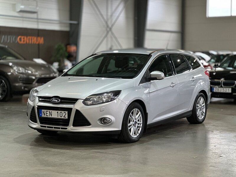 Grå Begagnad 2012 Ford Focus Titanium Kombi | 69 900 kr (Lite dyr) - Bild 1/4