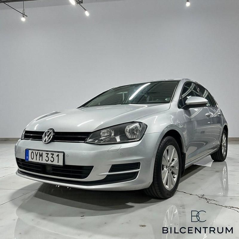 Silver Begagnad 2016 VW Golf VII Halvkombi | 142 900 kr (Marknadspris) - Bild 1/4