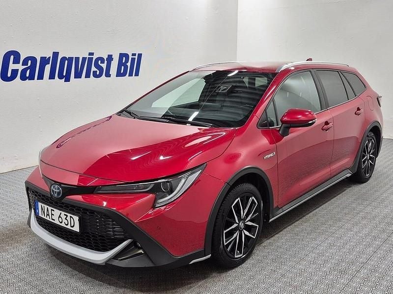 Röd metallic Begagnad 2021 Toyota Corolla | 244 000 kr (Lite dyr) - Bild 1/4