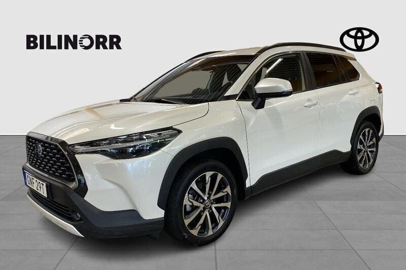 Vit Begagnad 2022 Toyota Corolla Cross Style SUV | 359 900 kr (Marknadspris) - Bild 1/4