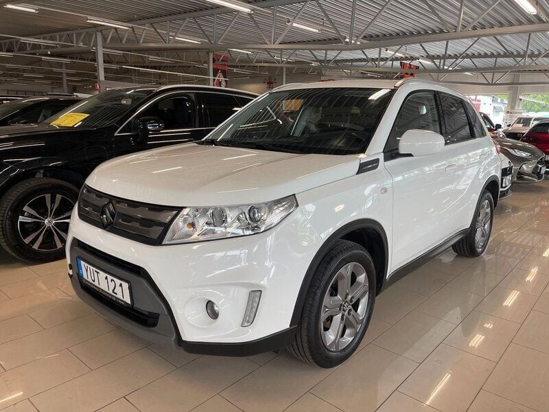 Vit Begagnad 2018 Suzuki Vitara SUV | 139 000 kr (Marknadspris) - Bild 1/4