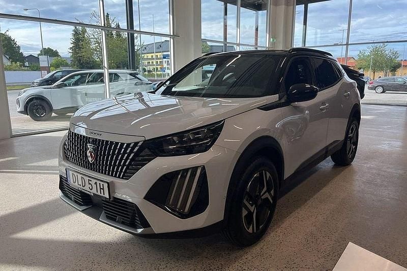 Vit Begagnad 2025 Peugeot 2008 GT SUV | 289 000 kr (Marknadspris) - Bild 1/4
