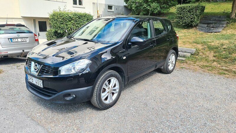 Svart Begagnad 2011 Nissan Qashqai SUV | 54 900 kr (Marknadspris) - Bild 1/4