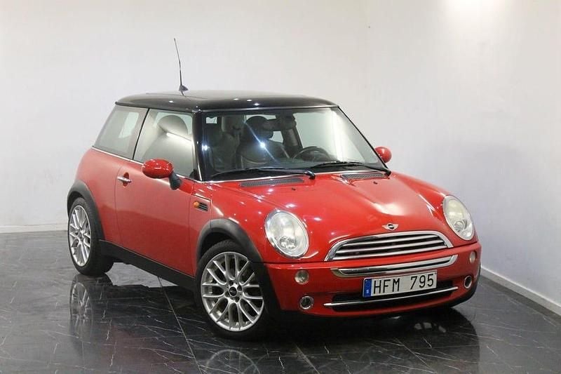 Röd Begagnad 2006 Mini Cooper Halvkombi | 84 900 kr (Dyr) - Bild 1/4