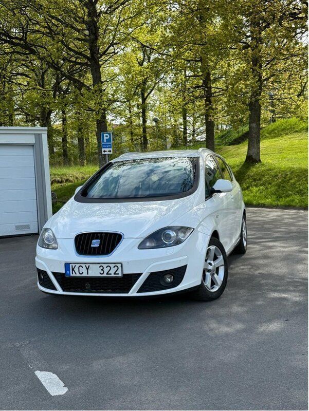 Vit Begagnad 2010 Seat Altea XL Minibuss | 48 000 kr - Bild 1/4