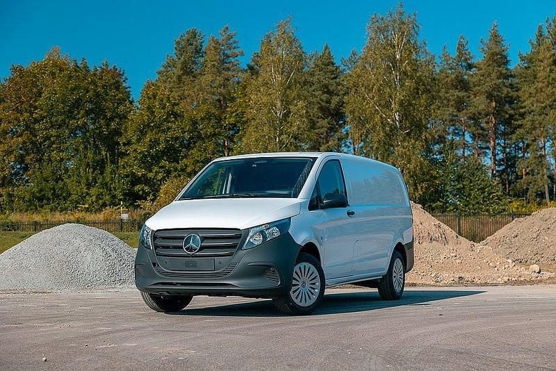 Svart Begagnad 2020 Mercedes Vito Minibuss | 436 250 kr - Bild 1/4