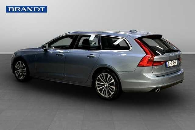 Begagnad Volvo V90 Momentum 192 HK (141 kW) 2020 Blå Kombi