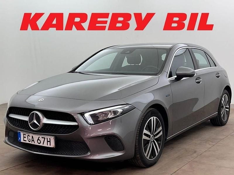 Begagnad Mercedes A250 218 HK (160 kW) 2021 Grå metallic Halvkombi