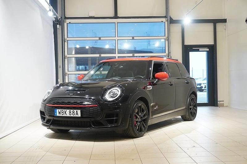 Midnight black metallic Begagnad 2019 Mini John Cooper Works Clubman Kombi | 304 900 kr (Marknadspris) - Bild 1/4