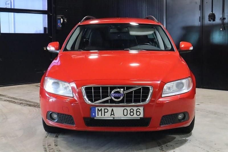 Begagnad Volvo V70 175 HK (128 kW) 2009 Röd Kombi