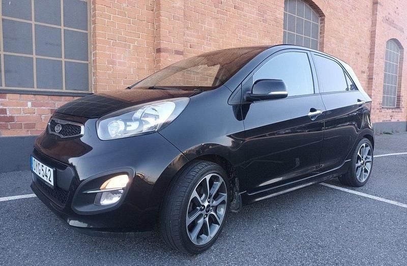 Svart Begagnad 2012 Kia Picanto Halvkombi | 39 900 kr (Marknadspris) - Bild 1/4