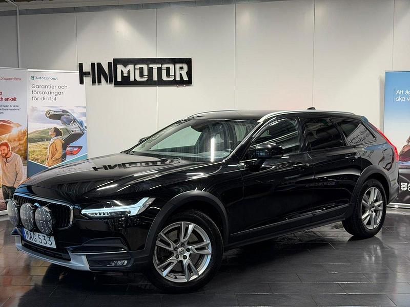 Svart Begagnad 2017 Volvo V90 CC Momentum Kombi | 209 900 kr (Lite dyr) - Bild 1/4