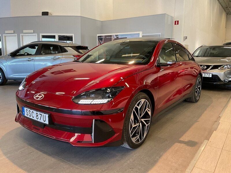 Röd Begagnad 2023 Hyundai Ioniq 6 Advanced Sedan | 509 000 kr (Marknadspris) - Bild 1/4