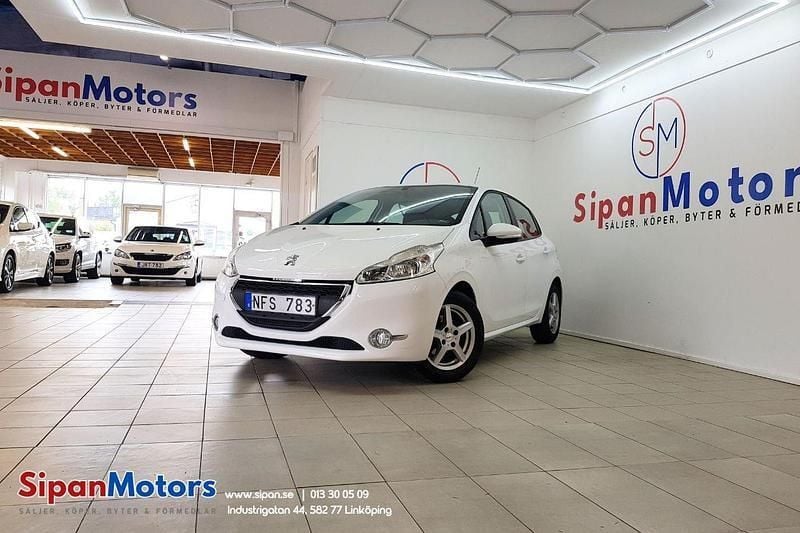 Vit Begagnad 2012 Peugeot 208 Halvkombi | 44 900 kr (Marknadspris) - Bild 1/4