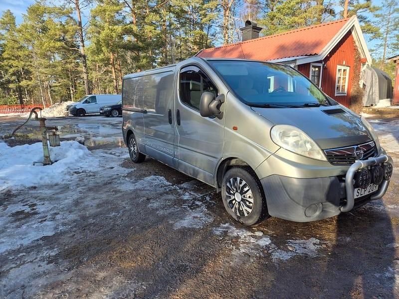 Begagnad Opel Vivaro 90 HK (66 kW) 2007 Gråbeige metallic Minibuss