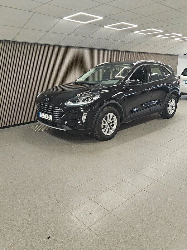 Svart Begagnad 2021 Ford Kuga SUV | 269 700 kr (Marknadspris) - Bild 1/4
