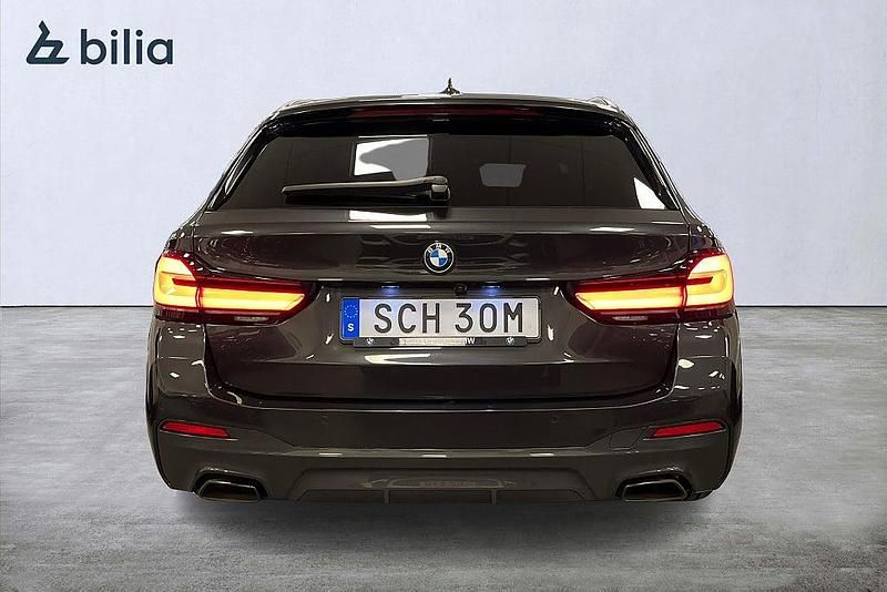 Begagnad BMW 520 M Sport 190 HK (139 kW) 2023 Grå Kombi