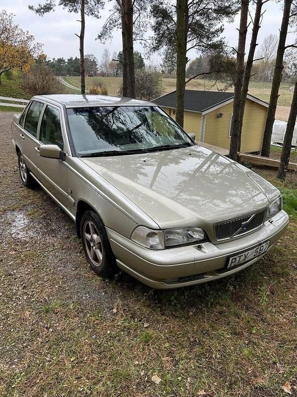 Begagnad 2000 Volvo S70 Sedan | 15 000 kr (Marknadspris) - Bild 1/3