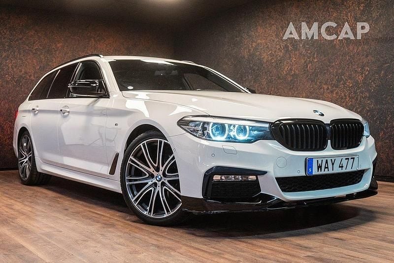 Vit Begagnad 2017 BMW 520 M Sport Kombi | 319 500 kr (Marknadspris) - Bild 1/4