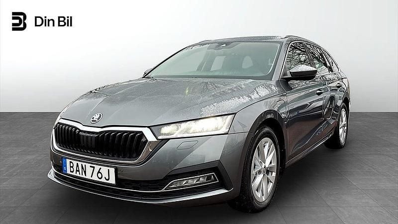 Graphite grey metallic Begagnad 2024 Skoda Octavia Style Kombi | 314 900 kr (Marknadspris) - Bild 1/4