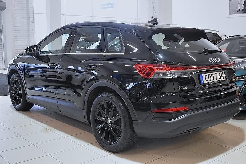 Begagnad Audi Q4 e-tron Proline 150 kW (204 HK) 2022 Myth black metallic SUV