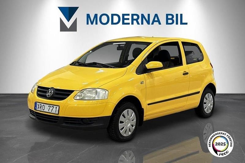 Begagnad VW Fox 54 HK (39 kW) 2005 Gul Halvkombi