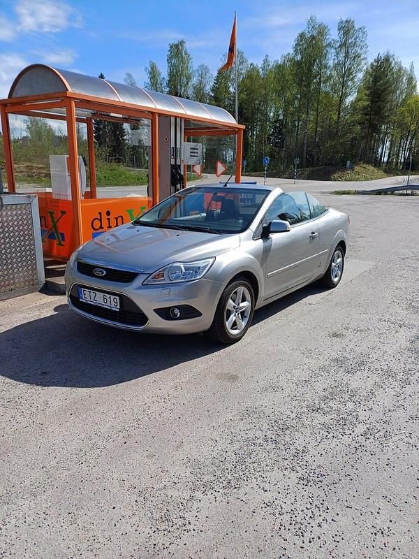 Begagnad Ford Focus 100 HK (73 kW) 2008 Luna metallic (grå/champagne metallic)