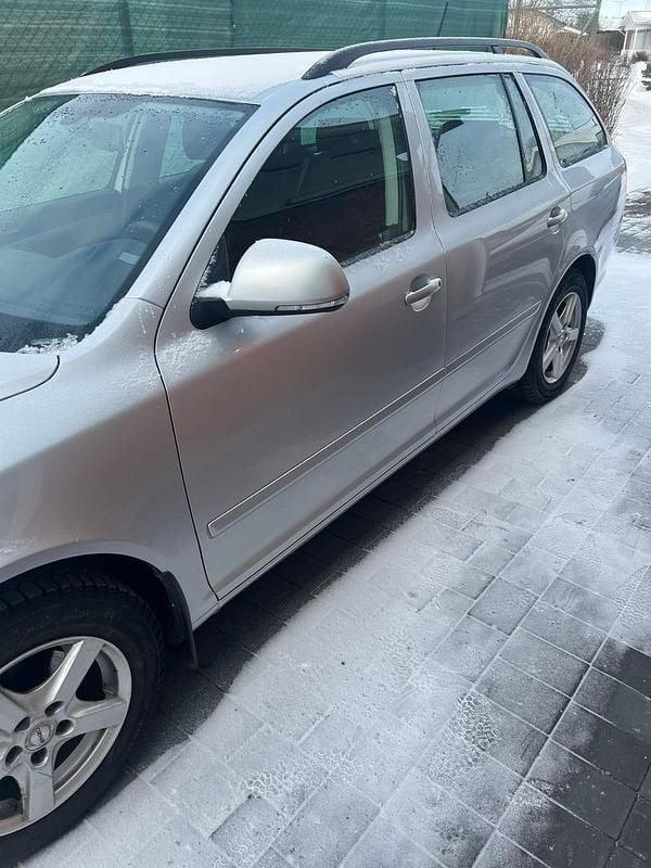 Begagnad Skoda Octavia 160 HK (117 kW) 2012 Kombi