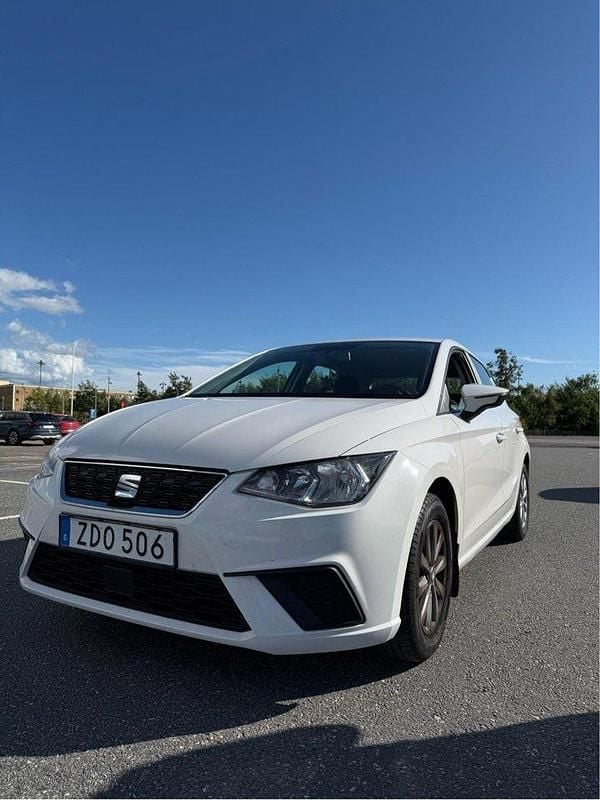 Vit Begagnad 2018 Seat Ibiza Style Halvkombi | 120 000 kr (Marknadspris) - Bild 1/4