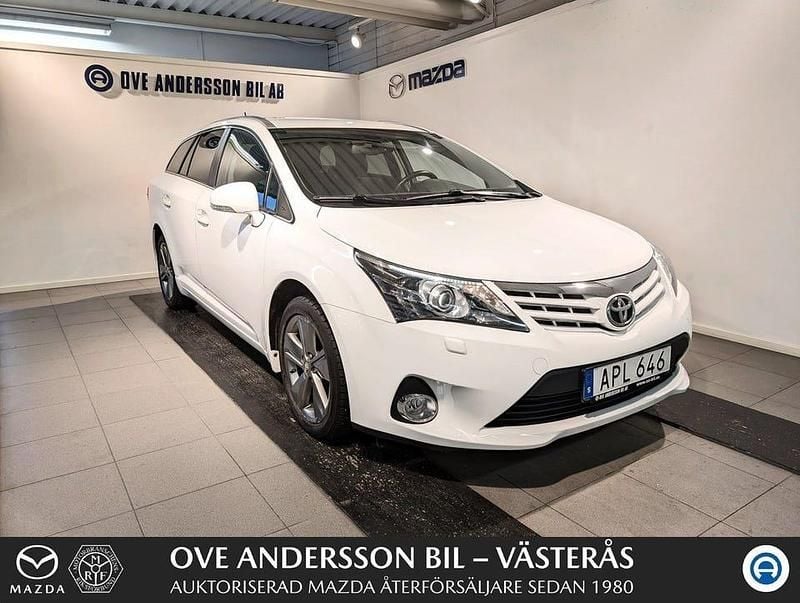 Vit Begagnad 2014 Toyota Avensis Edition Kombi | 139 900 kr (Lite dyr) - Bild 1/4