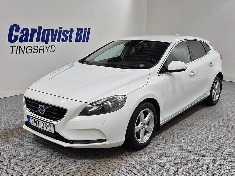 Begagnad Volvo V40 Momentum 114 HK (83 kW) 2015 Vit