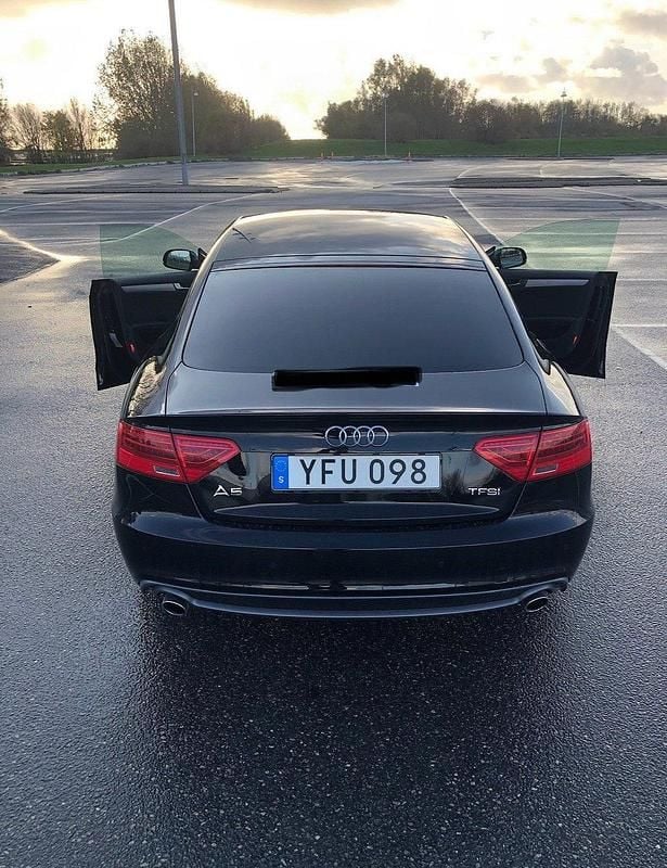 Svart Begagnad 2016 Audi A5 Sportback Sport Halvkombi | 169 900 kr (Marknadspris) - Bild 1/4