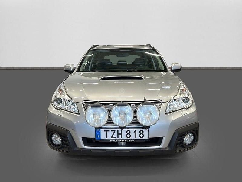 Begagnad Subaru Outback 150 HK (110 kW) 2014 Silver Kombi