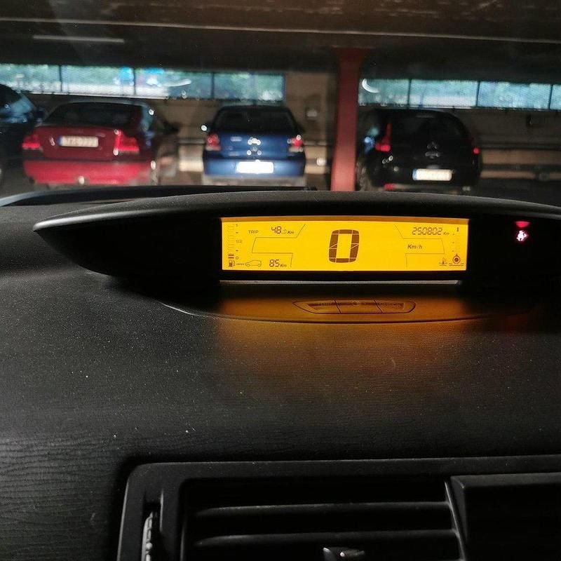 Grå Begagnad 2007 Citroën C4 Halvkombi | 8 000 kr (Superpris) - Bild 1/4
