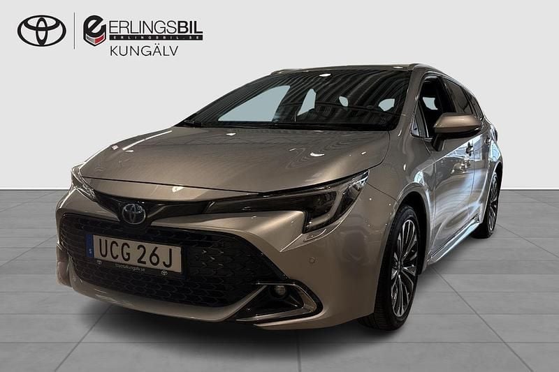 Silver Begagnad 2023 Toyota Corolla Style Kombi | 294 900 kr (Marknadspris) - Bild 1/3