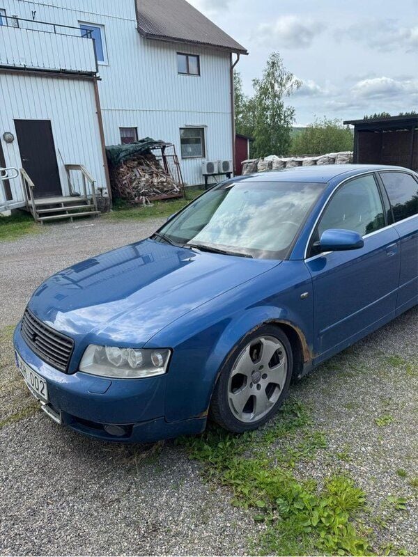 Blå Begagnad 2001 Audi A4 Sedan | 10 000 kr (Marknadspris) - Bild 1/2