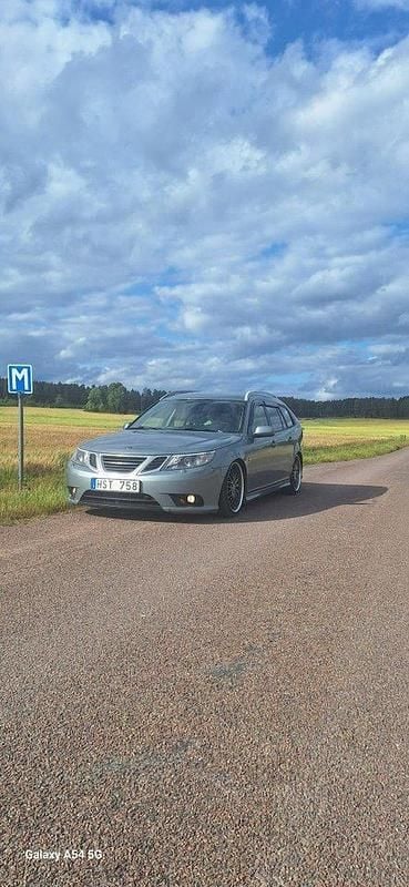 Grå Begagnad 2009 Saab 9-3 Vector Kombi | 35 000 kr (Bra pris) - Bild 1/4