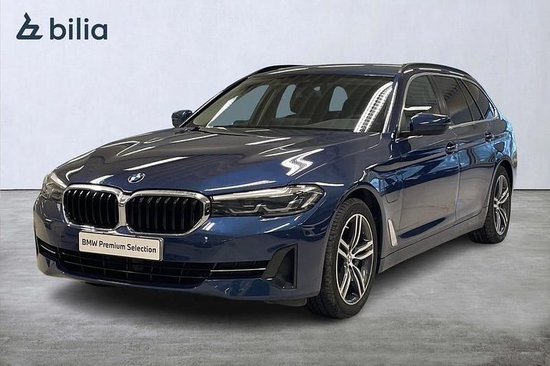 Phytonic blue metallic Begagnad 2021 BMW 530 Kombi | 309 900 kr - Bild 1/4