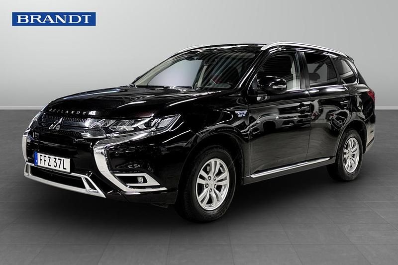 Svart Begagnad 2020 Mitsubishi Outlander P-HEV | 209 000 kr (Marknadspris) - Bild 1/4